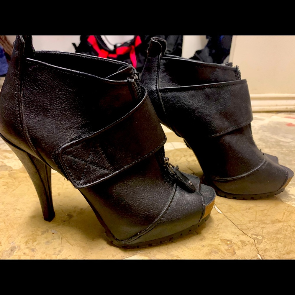 Simply Vera Heels